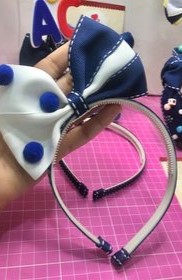 Tiara laço com Pompons